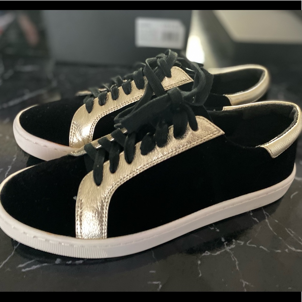 ISAAC MIZRAHI Women’s Sneakers